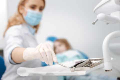 gf-9ezw-tWtT-1Exf_lekarz-stomatolog-dentysta-i-stomatologia-1920x1080-nocrop