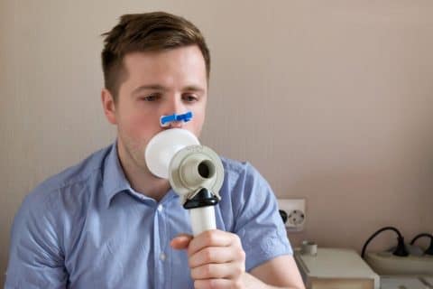 gf-NLZh-WJQy-9DaL_spirometria-badanie-pojemnosci-pluc-przebieg-badania-spirometrycznego-1920x1080-nocrop